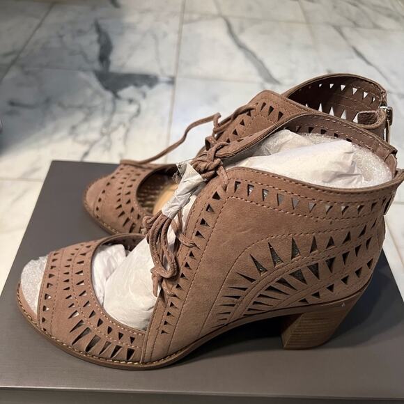 Vince Camuto Tarita Lace-Up Sandal Women US 9W Brown Suede Block Heel - Picture 5 of 6